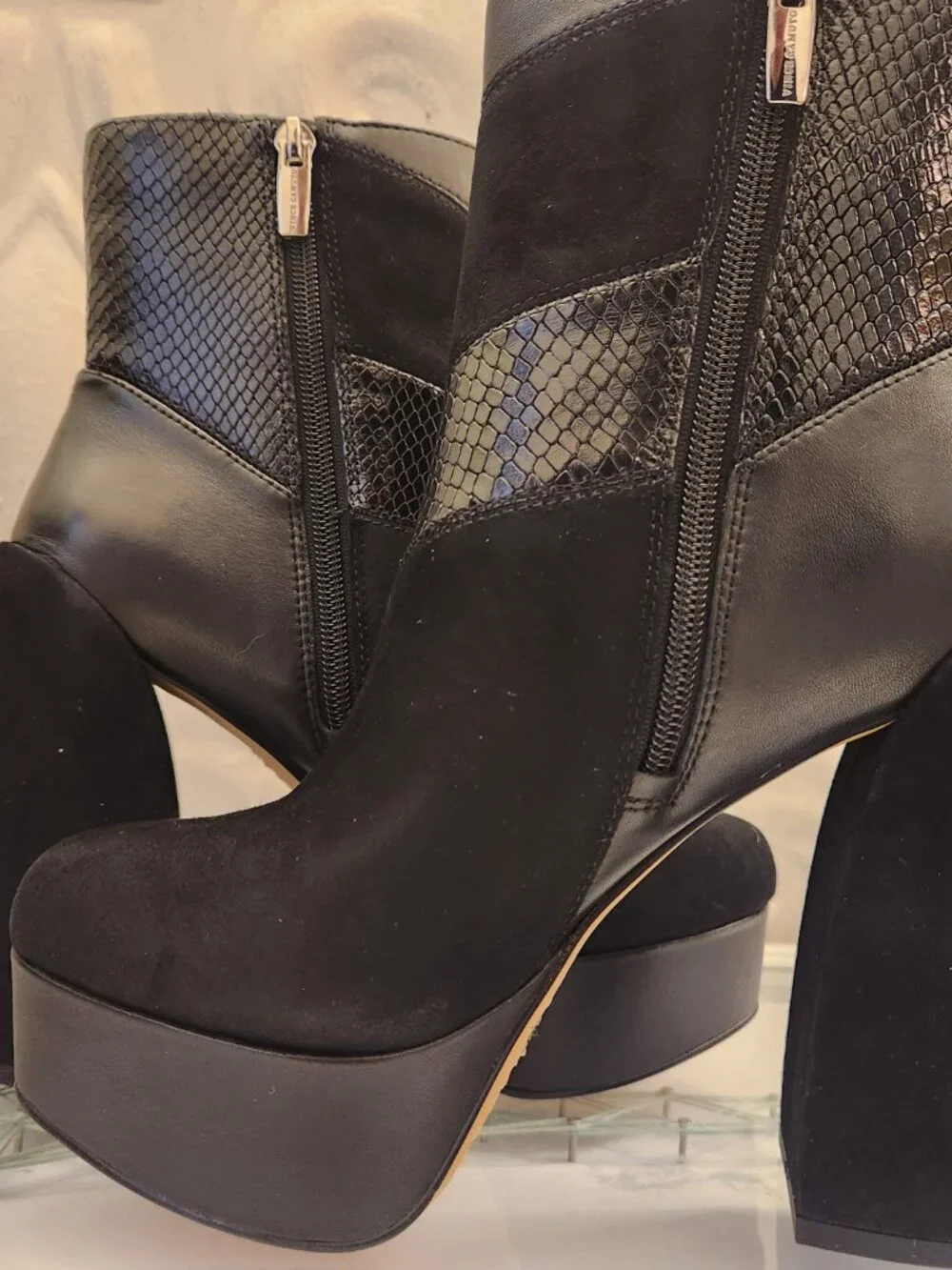 Vince Camuto vince camuto